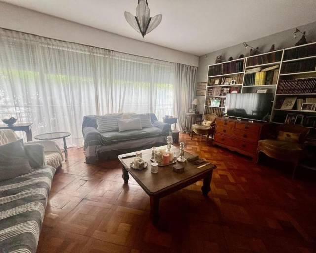 RECOLETA , DEPARTAMENTO 4 AMBIENTES EN VENTA FRENTE, EXCELENTE ESTADOUBICACION APTO CREDITO