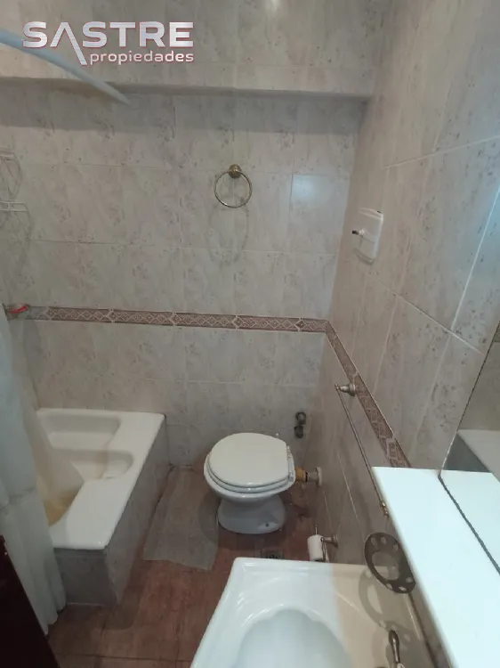Departamento en Venta Zona I de Miramar. Estado Muy Bueno. 1 Baño.