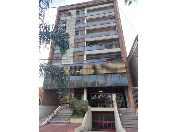 Departamento de 2 dormitorios con cochera. Bv. Rondeau 1146