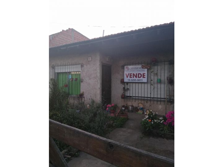 2 CASAS  Y UN DEPARTAMENTO EN VENTA EN  EL CRUCE DE FLORENCIO VARELA