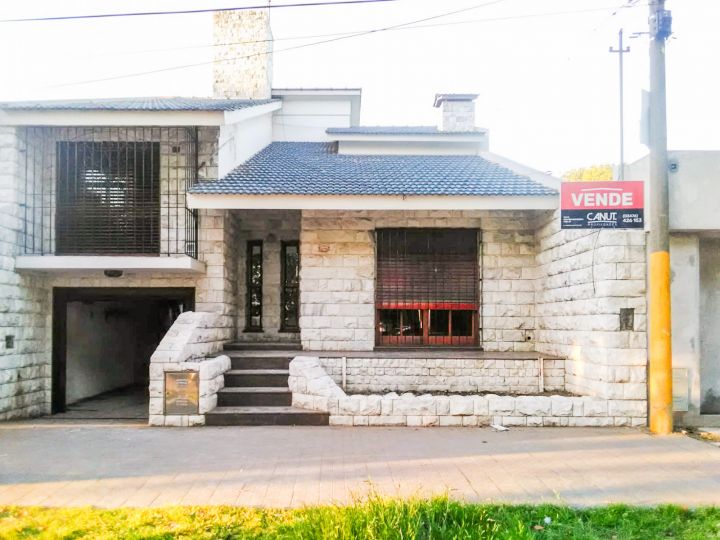 Casa de 3 Dormitorios - Bv. Urquiza 1176