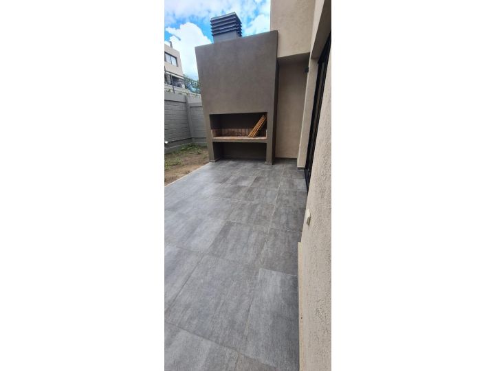 DUPLEX 3 DORM 3 BÑ C/PILETA - VILLA ALLENDE