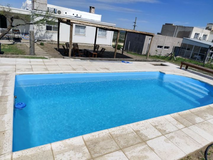 OPORTUNIDAD !!! VENDO HERMOSA CASA CON PILETA Y TERRENO AMPLIO  - LA PUNTA - SAN LUIS