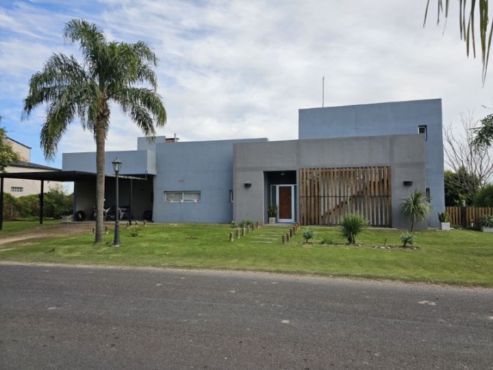 ¡VENTA! Casa de 3 dormitorios, 4 baños con jardín, pileta y quincho con parrillero! El Solar de Victoria - Victoria, Entre Ríos