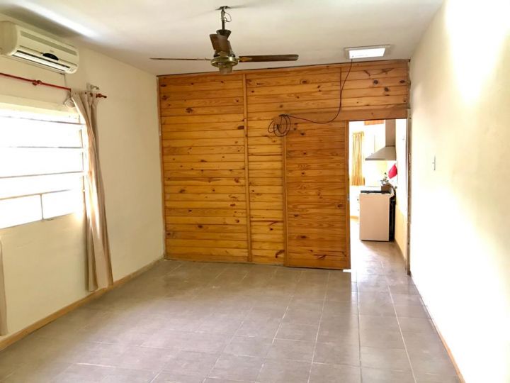 Se vende casa en San Lorenzo a media cuadra de Avenida San Martin.