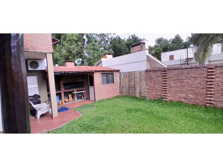 LOMAS DE ALBERDI. CASA 4 DORMITORIOS