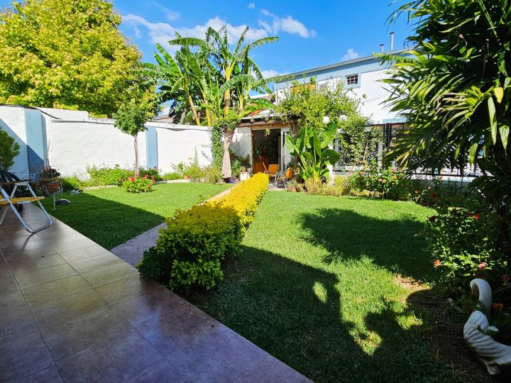 Duplex de 2 dormitorios con jardín, galería y quincho con parrillero! Magnífica ubicación! Sarmiento e/Rivadavia y Cúneo