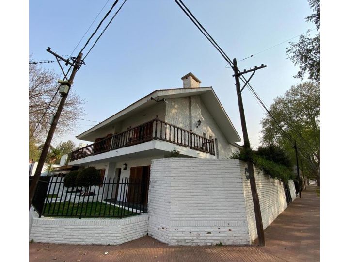 Hermosa casa de esquina en barrio alberdi Rio, Agrelo  2000