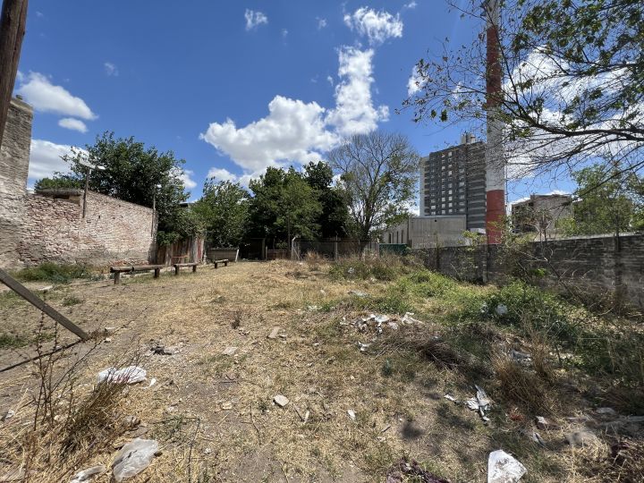 VENTA. ATENCION INVERSIONISTAS / DESARROLLISTA. TERRENO 600 MTS. ARTIGAS Y AV PUEYRREDON. ZONA DE RENOVACION