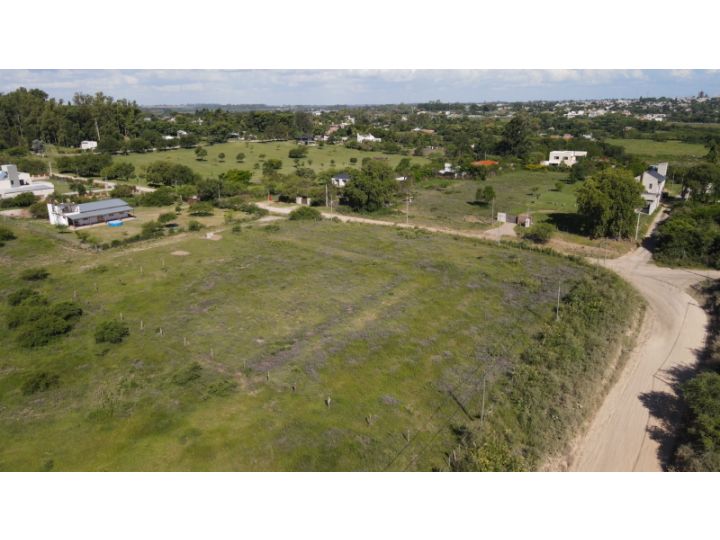 Terreno en esquina de 22x45 con vista al rio, Minuanes y Guaranies