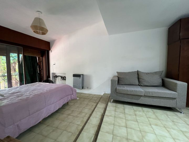 Casa en venta de 4 dormitorios y gran patio en alberdi proxima a nuevo centro shopping