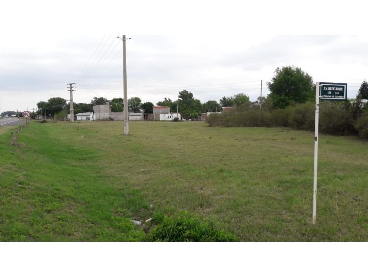 Lotes varios en Oliveros.  Precios a partir de: