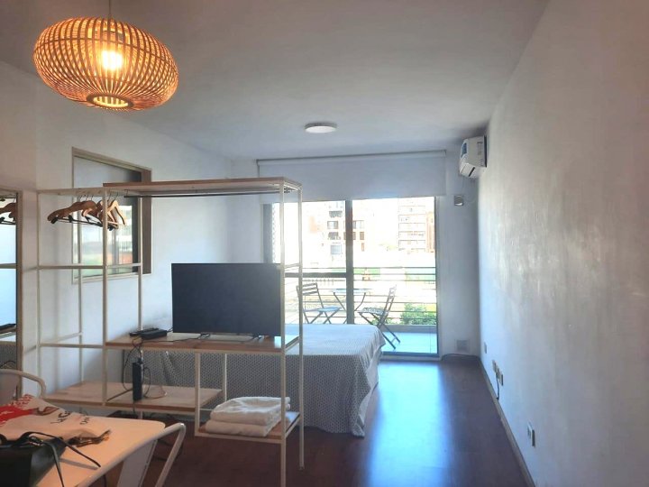 Departamento MONOAMBIENTE en alquiler temporario. Barrio Abasto, Centro de Rosario.