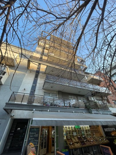 Depto 1 Dorm sobre Duarte Quiros al  2100 4ºPiso