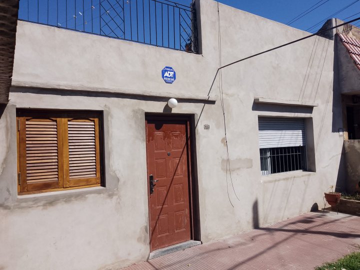 Casa de 2 Dormitorios-ARROYITO