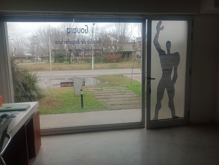 Oficina en alquiler en Funes!