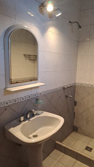 Casa en Baigorria de un dormitorio con patio y pileta.