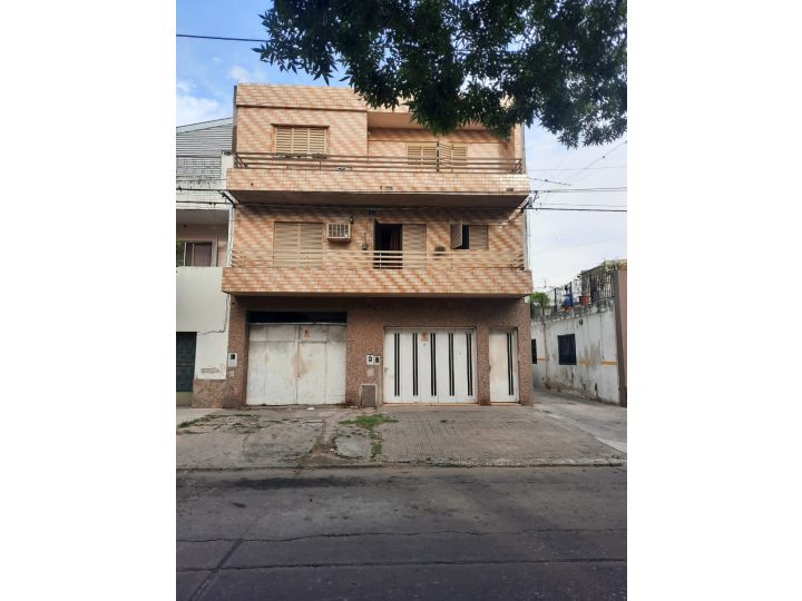 Moreno 3457 OPORTUNIDAD  edificio 2 Pisos 3 Casas  Amplio Lote