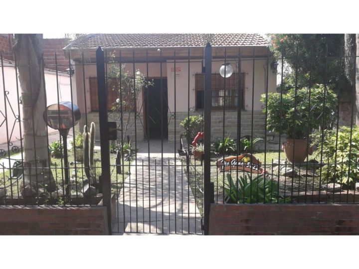 VENTA- CASA 3 AMBIENTES CON PISCINA- GONZALEZ CATAN